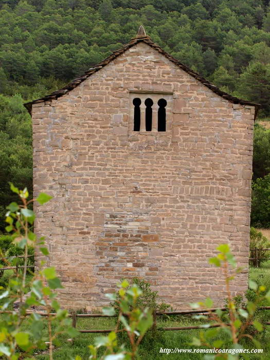 HASTIAL DE PONIENTE. VENTANA TRFORA 